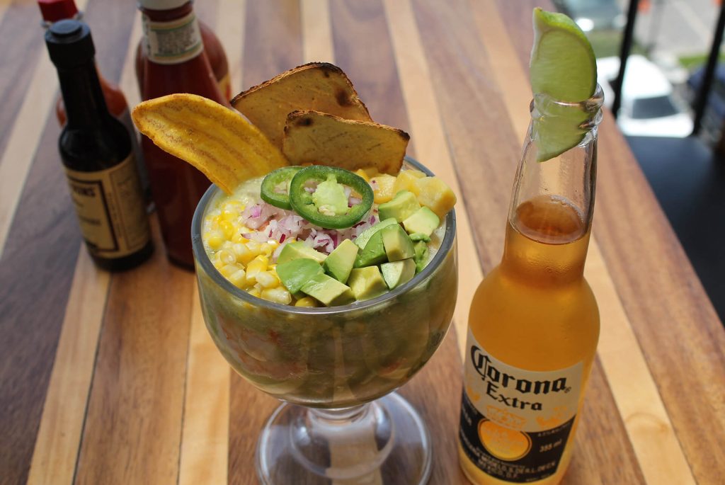 Ceviche Mazatlán con Cerveza Corona (La Playa, Cayalá)