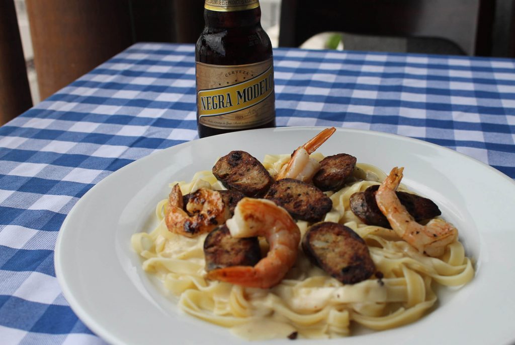 Fettuccine Inferno con Negra Modelo (Tre Fratelli, Cayalá)